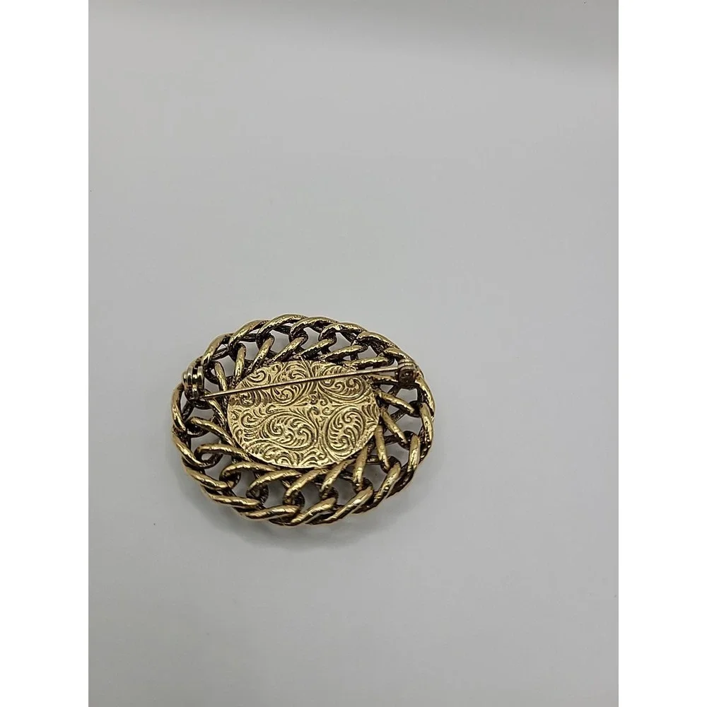 Vintage Gold Tone Brooch Amethyst Glass Cabochon Purple Oval Pin Filigree Frame